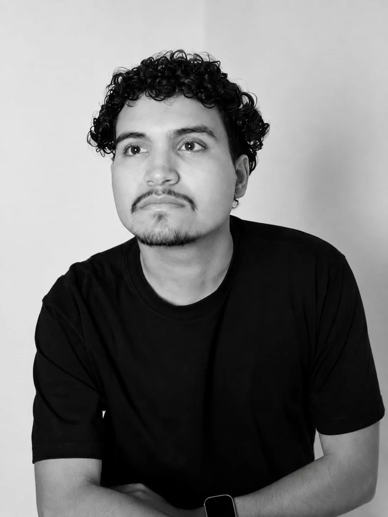 Retrato em preto e branco de Guilherme Reis